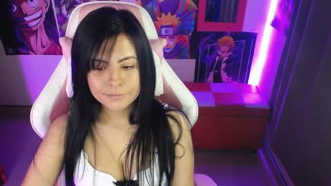 pink_yuii online show from 01-29-25, 10:43