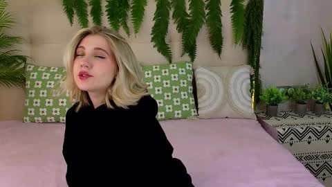 Adele online show from 10-09-25, 09:40