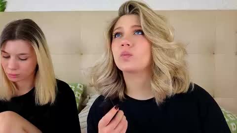 Adele online show from 12-15-25, 09:02