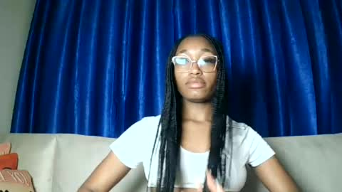 Snapshot of pinkaura_ chatting on 06-19-26, 09:40 PinkyAura online show from 06-19-26, 09:40