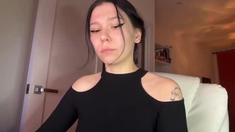 pinkdollylovv online show from 11-02-25, 09:39