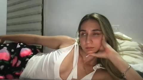 Pinkilola online show from 03-26-26, 01:11