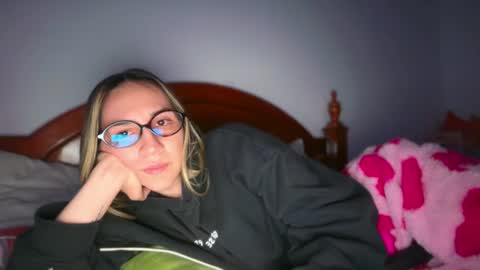 Pinkilola online show from 06-16-26, 11:18