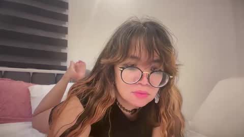 Snapshot of pinkyrosexx chatting on 06-08-26, 11:49 Rose online show from 06-08-26, 11:49