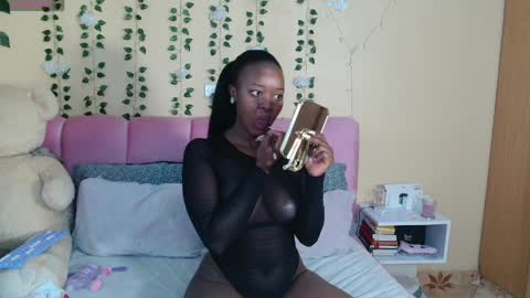 Snapshot of pinkysmiles chatting on 03-26-26, 02:00 Pinky online show from 03-26-26, 02:00