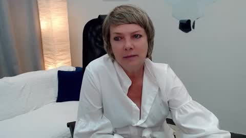 Snapshot of pion_s chatting on 09-19-25, 04:47 Bella online show from 09-19-25, 04:47