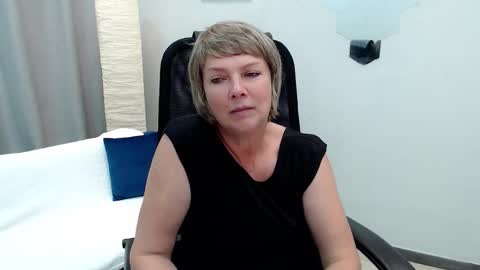 Snapshot of pion_s chatting on 09-22-25, 10:28 Bella online show from 09-22-25, 10:28