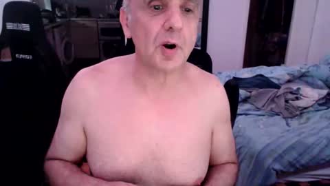 Snapshot of pip10 chatting on 10-04-25, 04:49 pip10 online show from 10-04-25, 04:49