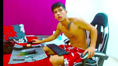 Snapshot of pipe_hot04 chatting on 03-09-26, 10:30 pipe hot04 online show from 03-09-26, 10:30