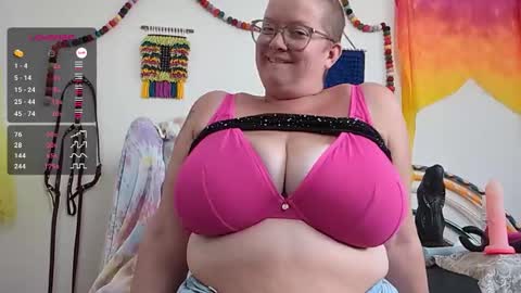 Snapshot of pisces_princess_ chatting on 10-10-25, 08:19 Em online show from 10-10-25, 08:19