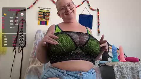 Snapshot of pisces_princess_ chatting on 11-01-25, 08:55 Em online show from 11-01-25, 08:55