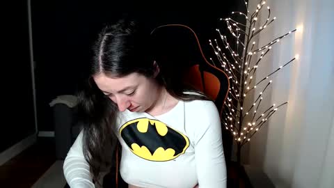 piscesgirl06 online show from 12-19-24, 05:40