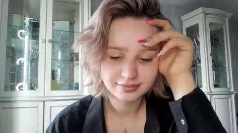 Caroline online show from 04-06-26, 04:10