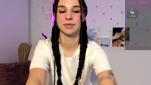 Snapshot of pixie_molly chatting on 03-05-26, 04:52 Molly online show from 03-05-26, 04:52