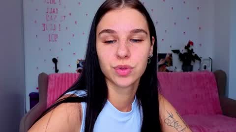 Snapshot of pixie_molly chatting on 06-28-26, 06:19 Molly online show from 06-28-26, 06:19