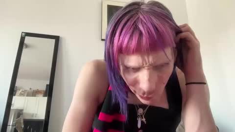 pixie_praxis online show from 12-26-24, 04:36