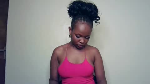 Snapshot of pixie_roman chatting on 04-25-26, 04:04 Majesty online show from 04-25-26, 04:04