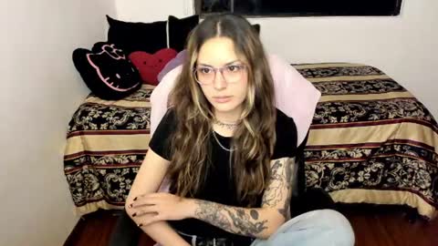 pixie online show from 06-19-26, 02:16