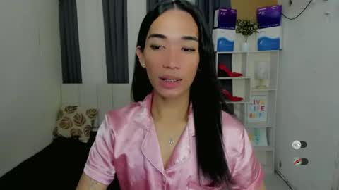 pixiedoll_ online show from 12-19-25, 06:04