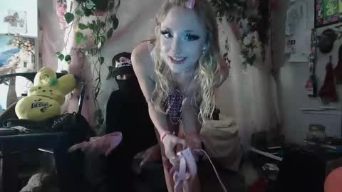 pixielovely online show from 05-17-26, 04:43
