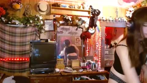 Izzy online show from 12-03-24, 07:11