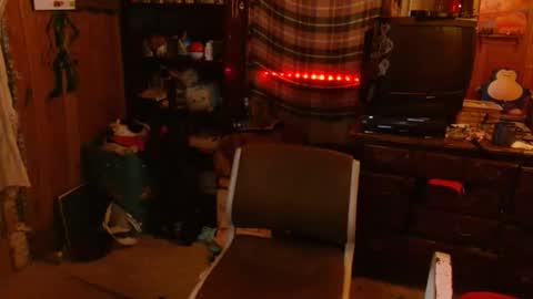 Izzy online show from 12-11-24, 12:33