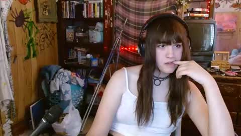 Izzy online show from 02-24-25, 07:52