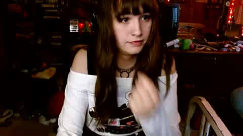 Izzy online show from 11-11-25, 06:19