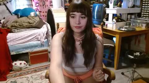 Snapshot of pixinun chatting on 05-07-26, 03:28 Izzy online show from 05-07-26, 03:28