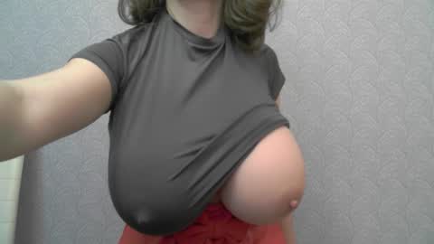 Snapshot of playful_goldie chatting on 10-01-25, 04:57 Goldie online show from 10-01-25, 04:57