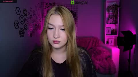 Sophie online show from 11-17-25, 08:03