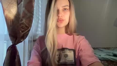 Snapshot of playfuldoll18 chatting on 10-01-25, 06:41 Mia online show from 10-01-25, 06:41