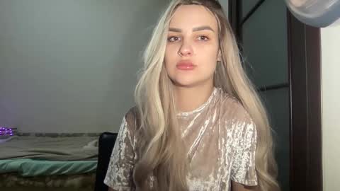 Snapshot of playfuldoll18 chatting on 10-03-25, 08:28 Mia online show from 10-03-25, 08:28