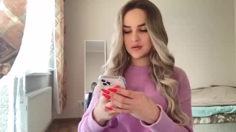 Snapshot of playfuldoll18 chatting on 10-06-25, 08:23 Mia online show from 10-06-25, 08:23