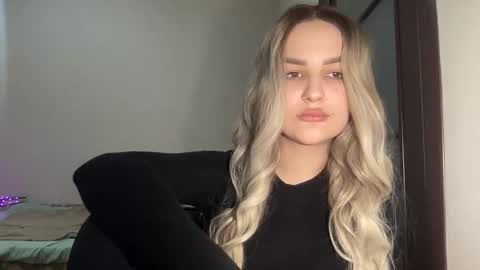 Snapshot of playfuldoll18 chatting on 10-06-25, 09:12 Mia online show from 10-06-25, 09:12