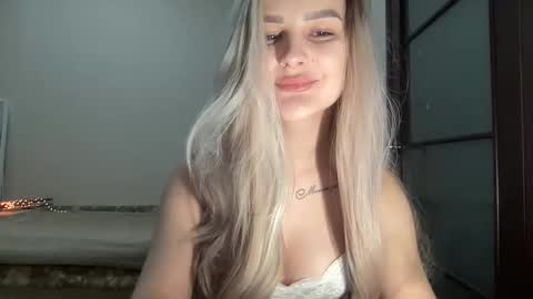 Snapshot of playfuldoll18 chatting on 10-10-25, 09:03 Mia online show from 10-10-25, 09:03