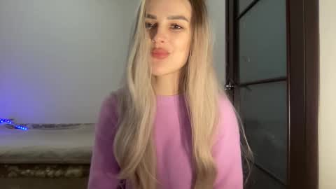 Snapshot of playfuldoll18 chatting on 10-14-25, 08:53 Mia online show from 10-14-25, 08:53