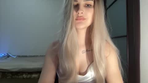 Snapshot of playfuldoll18 chatting on 10-15-25, 08:42 Mia online show from 10-15-25, 08:42