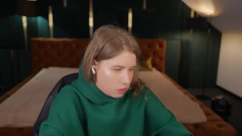 Lana online show from 10-09-25, 10:13