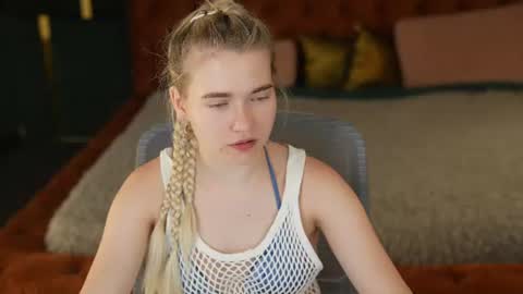 Snapshot of playhard054 chatting on 07-04-26, 11:38 Lana online show from 07-04-26, 11:38