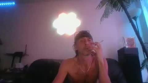 Snapshot of playoncam69 chatting on 12-25-24, 10:06 playoncam69 online show from 12-25-24, 10:06