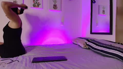 Snapshot of pleasurecompany chatting on 01-11-26, 04:39 sergio natalie online show from 01-11-26, 04:39