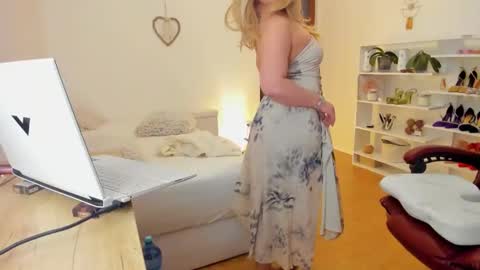 Snapshot of pleasurewitch chatting on 02-06-25, 07:40 PleasureWitch online show from 02-06-25, 07:40