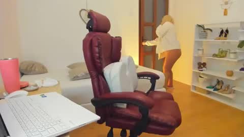 Snapshot of pleasurewitch chatting on 03-06-25, 08:59 PleasureWitch online show from 03-06-25, 08:59