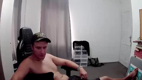 Snapshot of plkrisztian chatting on 09-27-25, 03:17 plkrisztian online show from 09-27-25, 03:17