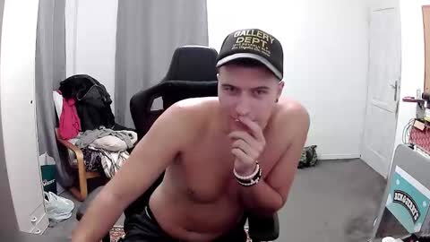 Snapshot of plkrisztian chatting on 11-09-25, 10:08 plkrisztian online show from 11-09-25, 10:08