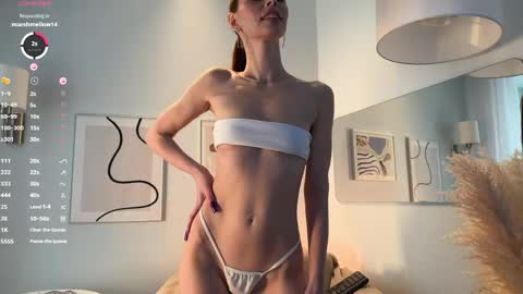 Snapshot of plsbemydaddy_ chatting on 04-04-26, 01:08 Amelie online show from 04-04-26, 01:08