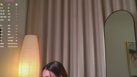 Snapshot of plsbemydaddy_ chatting on 04-19-26, 06:10 Amelie online show from 04-19-26, 06:10
