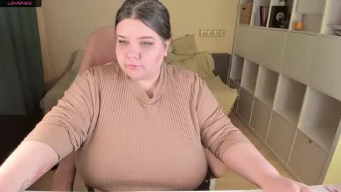 Snapshot of plum_pie__ chatting on 04-26-26, 09:12 Alice online show from 04-26-26, 09:12