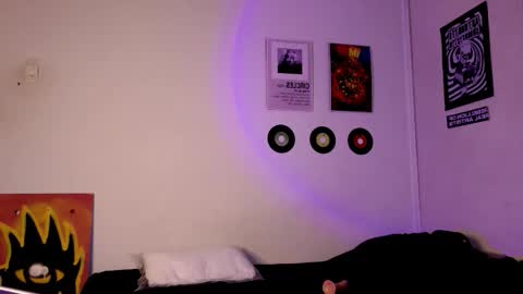    online show from 09-30-25, 03:44